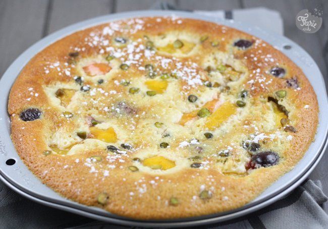 Clafoutis pêche-cerise-pistache... et amande !