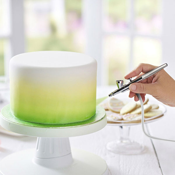 La décoration de gâteau à l'aérographe (airbrush) Féerie cake