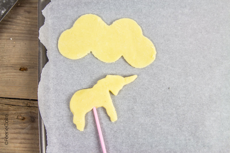 Emporte-pièces licorne et nuage pour la recette des cookies pop licornes