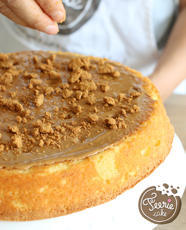 Poke Cake spéculoos banane caramel Féerie Cake