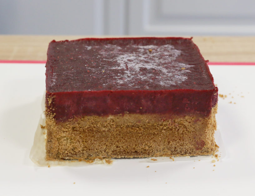 Entremet vanille, fruits rouges, pistache