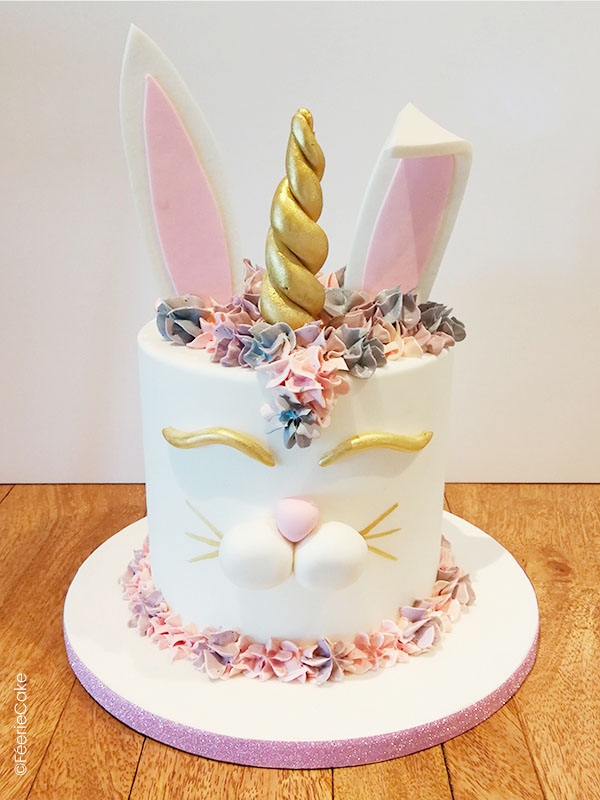 Gâteau en Pâte à sucre : lapicorne, un lapin licorne !
