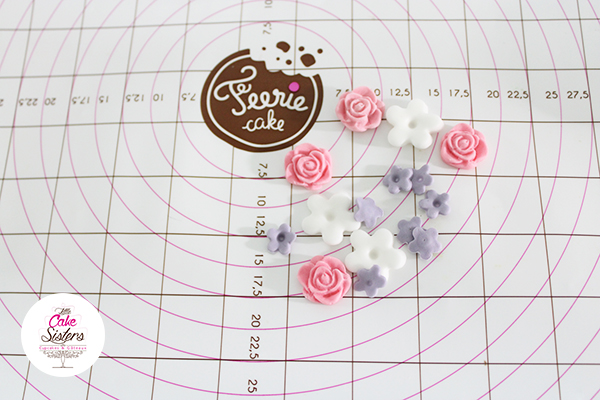 Modelages de fleurs en pâte à sucre