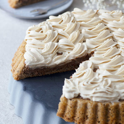 Tarte automnale aux noisettes, chocolat et pralin