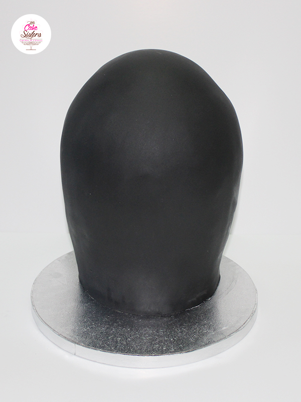 Gâteau en forme de pingouin réalisé en pâte à sucre