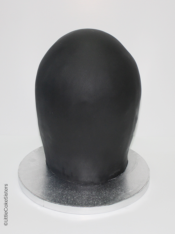 Gâteau en forme de pingouin réalisé en pâte à sucre