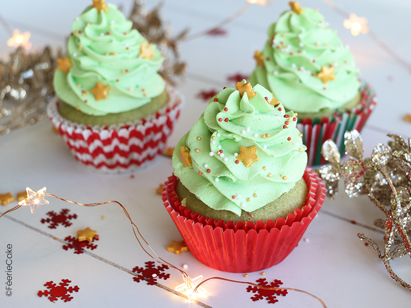 Des cupcakes à la pistache, cœur praliné en forme de sapins