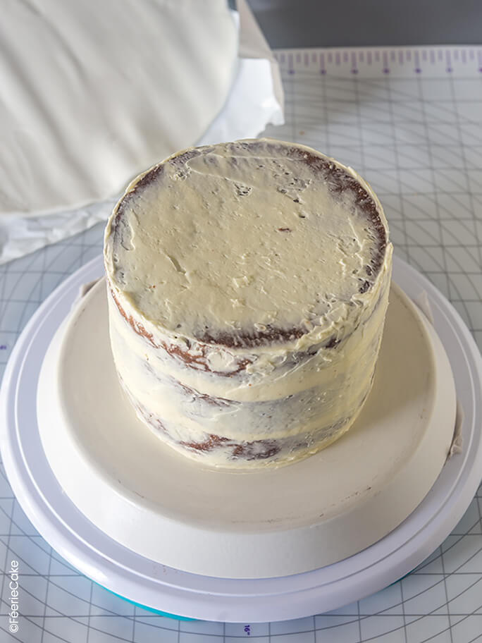 Gâteau recouvert de crème au beurre