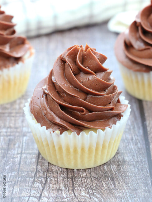 Glaçage crème au beurre russe au chocolat Féerie cake